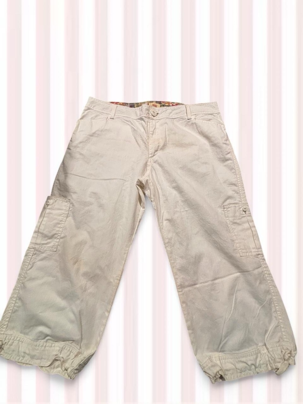 Levi's Cream Cargo Capris